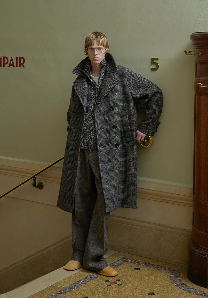 サンドローネ ファデュイ マント Fall-Winter 26 Lookbook | Sandro